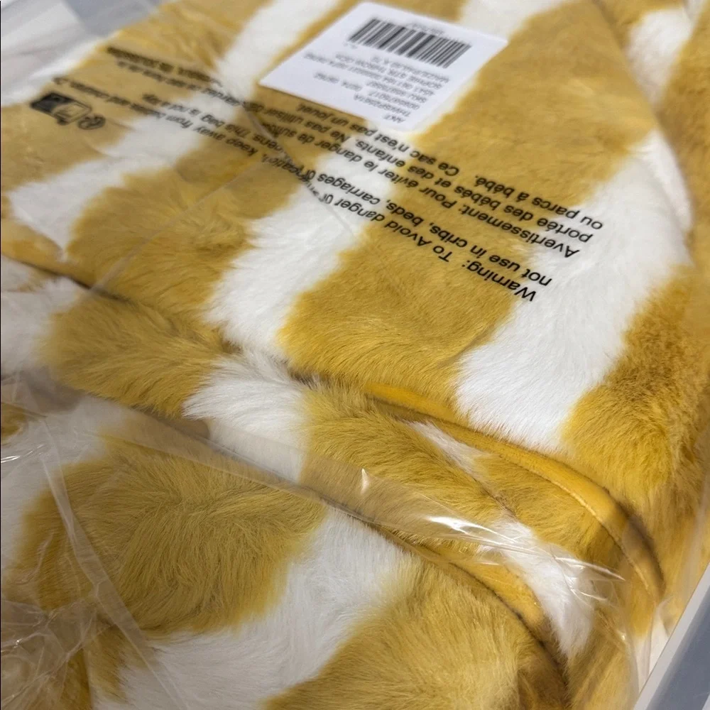 Sophie viral‎ Striped Throw Blanket